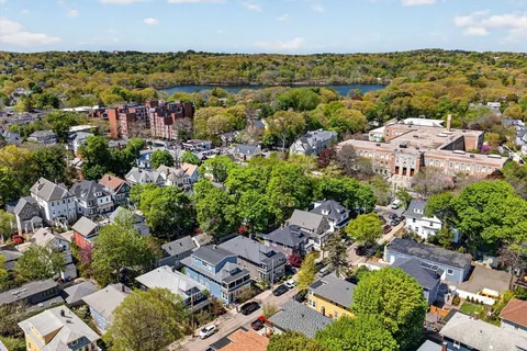$799,000 | 15 Kingsboro Park, Unit 2, Boston, MA 02130