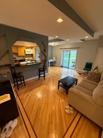 $218,000 | 1463 Mercury Drive, Unit 115, Schaumburg, IL 60193