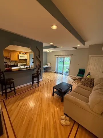 $218,000 | 1463 Mercury Drive, Unit 115, Schaumburg, IL 60193