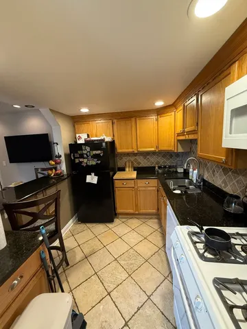 $218,000 | 1463 Mercury Drive, Unit 115, Schaumburg, IL 60193