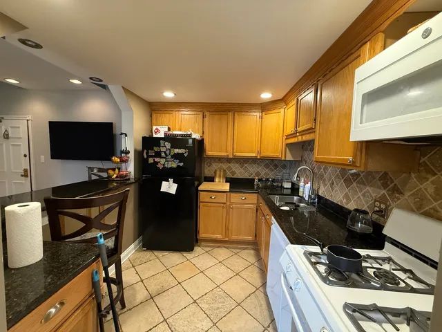 $218,000 | 1463 Mercury Drive, Unit 115, Schaumburg, IL 60193