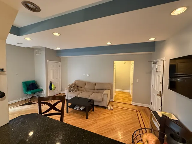 $218,000 | 1463 Mercury Drive, Unit 115, Schaumburg, IL 60193