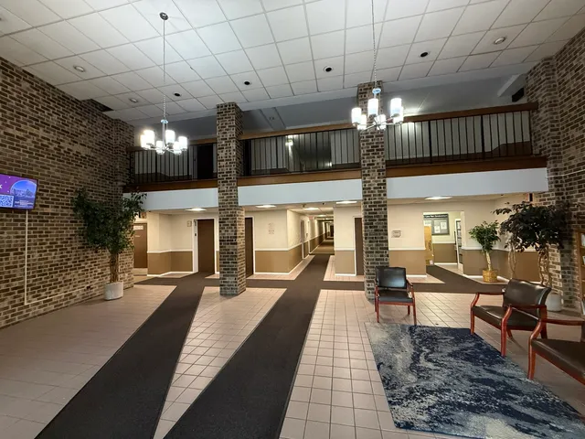 $218,000 | 1463 Mercury Drive, Unit 115, Schaumburg, IL 60193