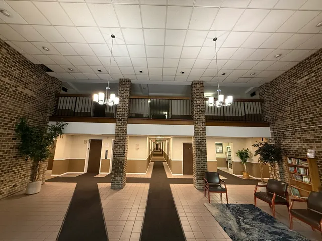 $218,000 | 1463 Mercury Drive, Unit 115, Schaumburg, IL 60193