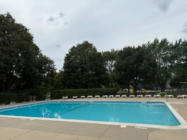 $218,000 | 1463 Mercury Drive, Unit 115, Schaumburg, IL 60193