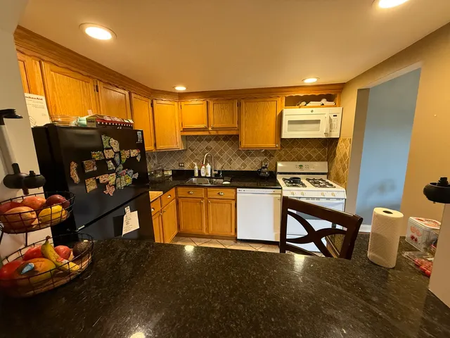 $218,000 | 1463 Mercury Drive, Unit 115, Schaumburg, IL 60193