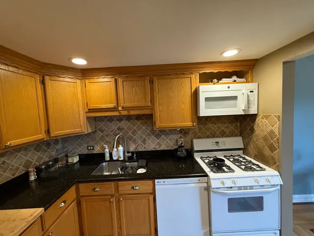 $218,000 | 1463 Mercury Drive, Unit 115, Schaumburg, IL 60193