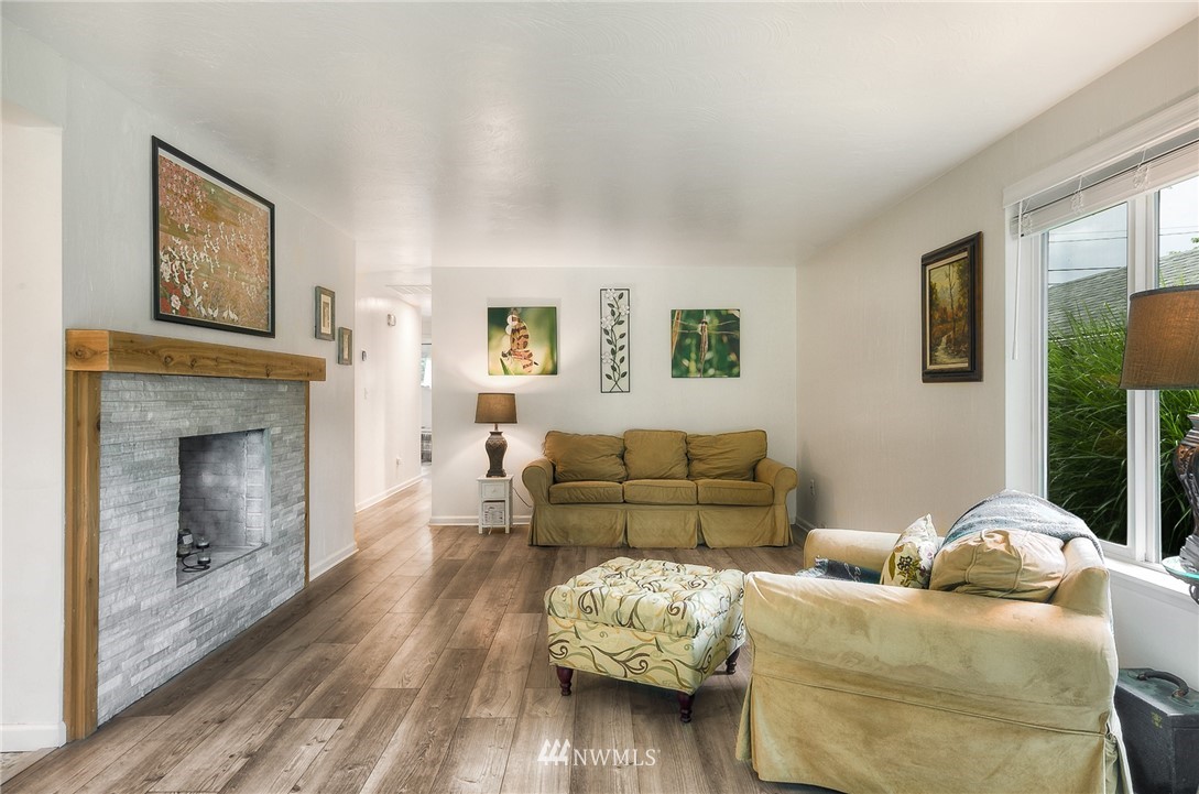 7484 Riverside Drive East Sumner, WA 98390 - Photo 11 of 23 a living room with furniture and a fireplace