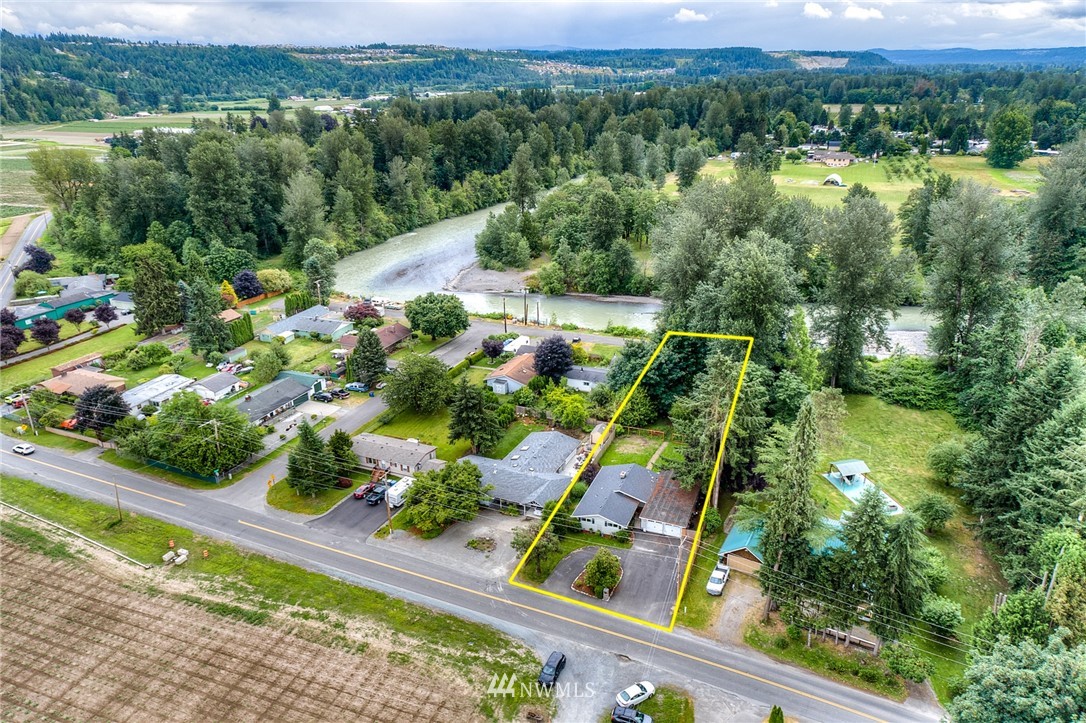 7484 Riverside Drive East Sumner, WA 98390 - Photo 21 of 23 a view of a garden with a lake view
