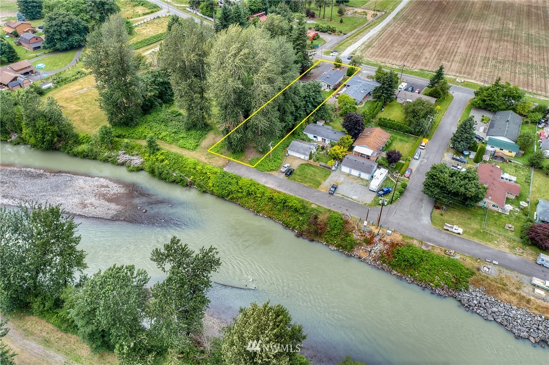 7484 Riverside Drive East Sumner, WA 98390 - Photo 22 of 23 an aerial view of a yard