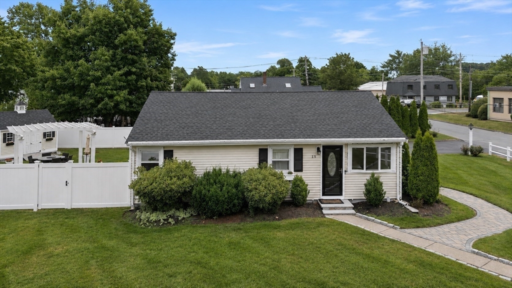 15 Riverside Court Norwood, MA 02062 - Photo 3 of 42