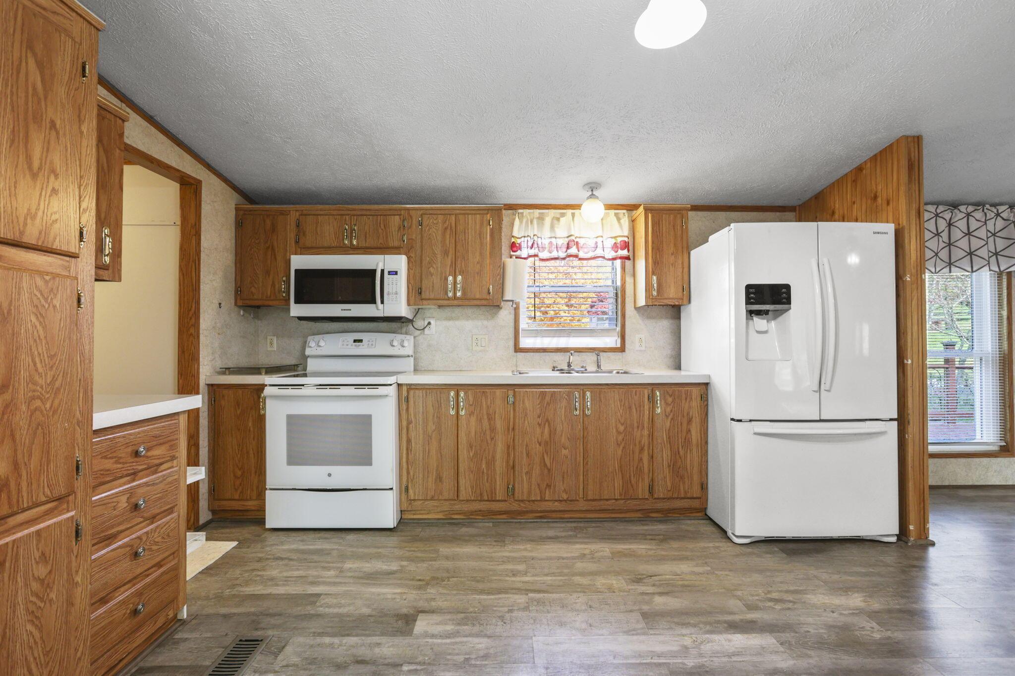 2782 James Road Granville, OH 43023 - Photo 23 of 42 Kitchen