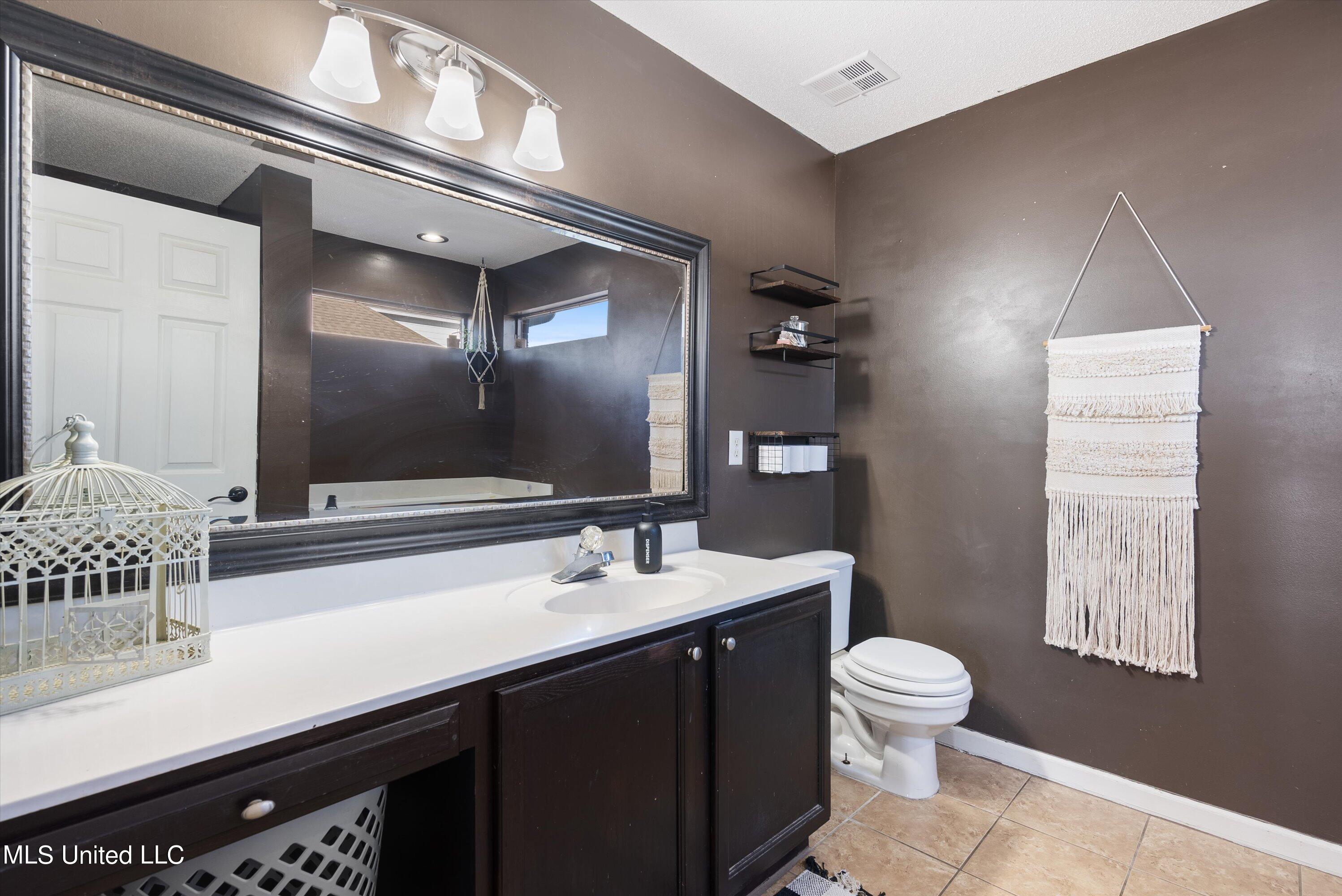 4596 Bolin Road Hernando, MS 38632 - Photo 13 of 25 13-Primary Bathroom