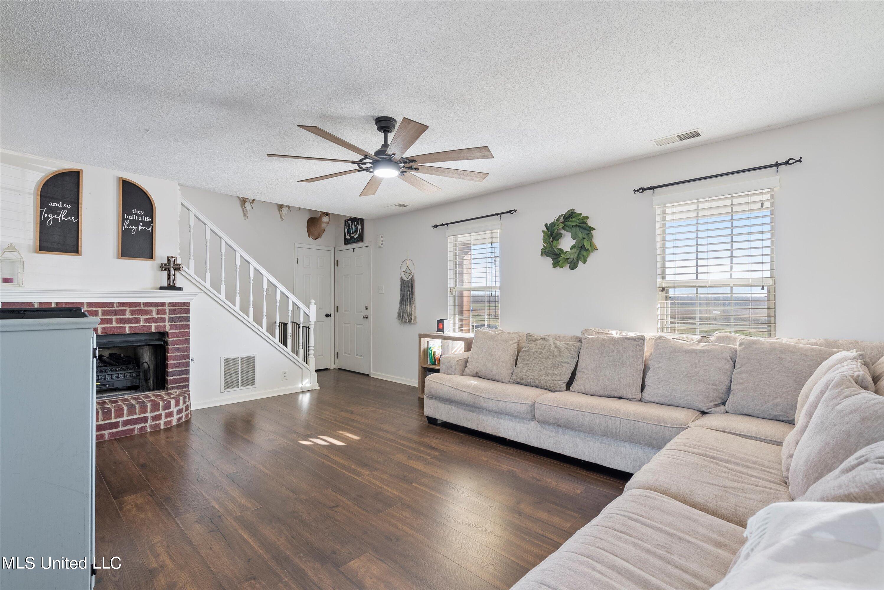 4596 Bolin Road Hernando, MS 38632 - Photo 5 of 25 05-Living Room