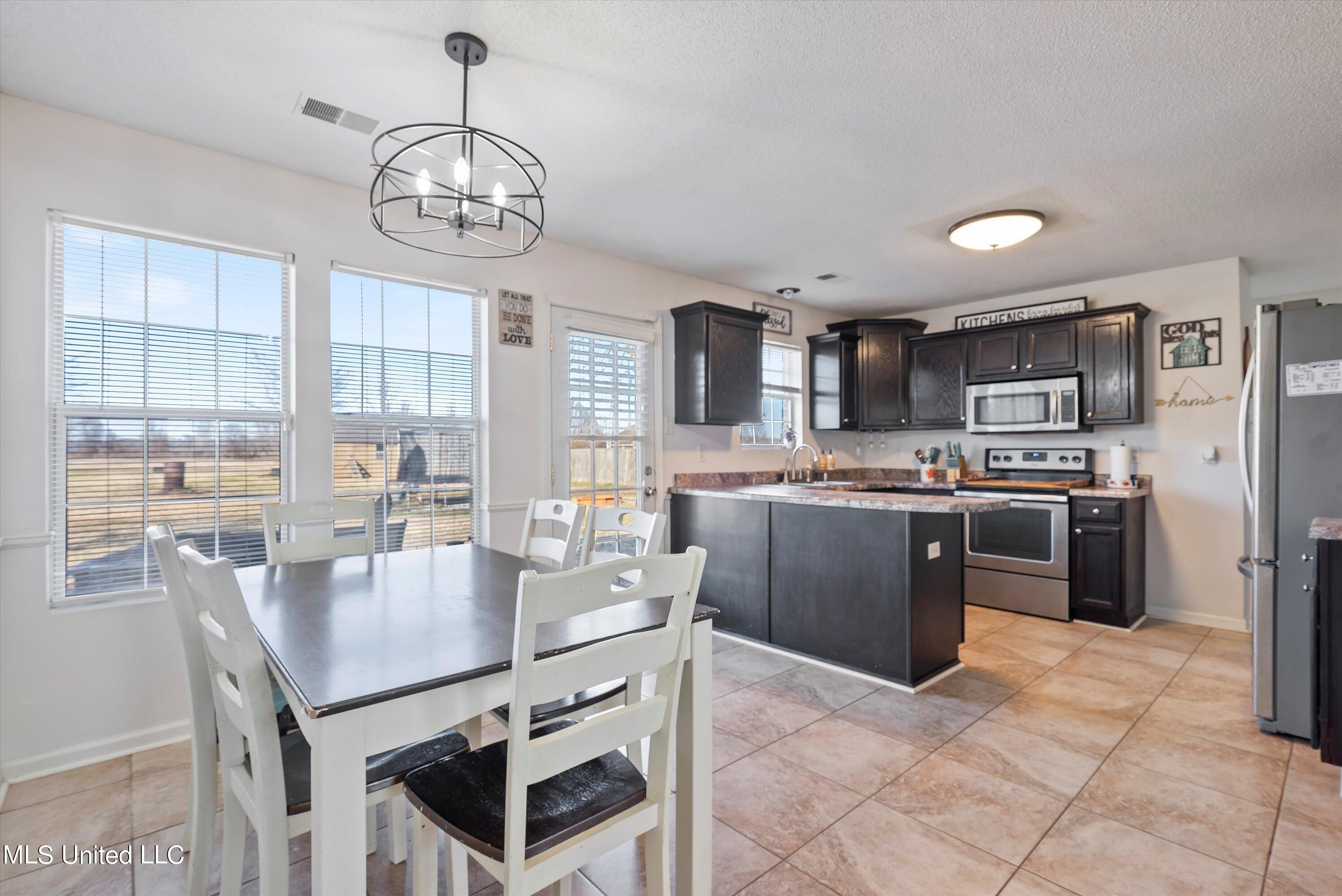 4596 Bolin Road Hernando, MS 38632 - Photo 7 of 25 07-Breakfast Area to Kitchen