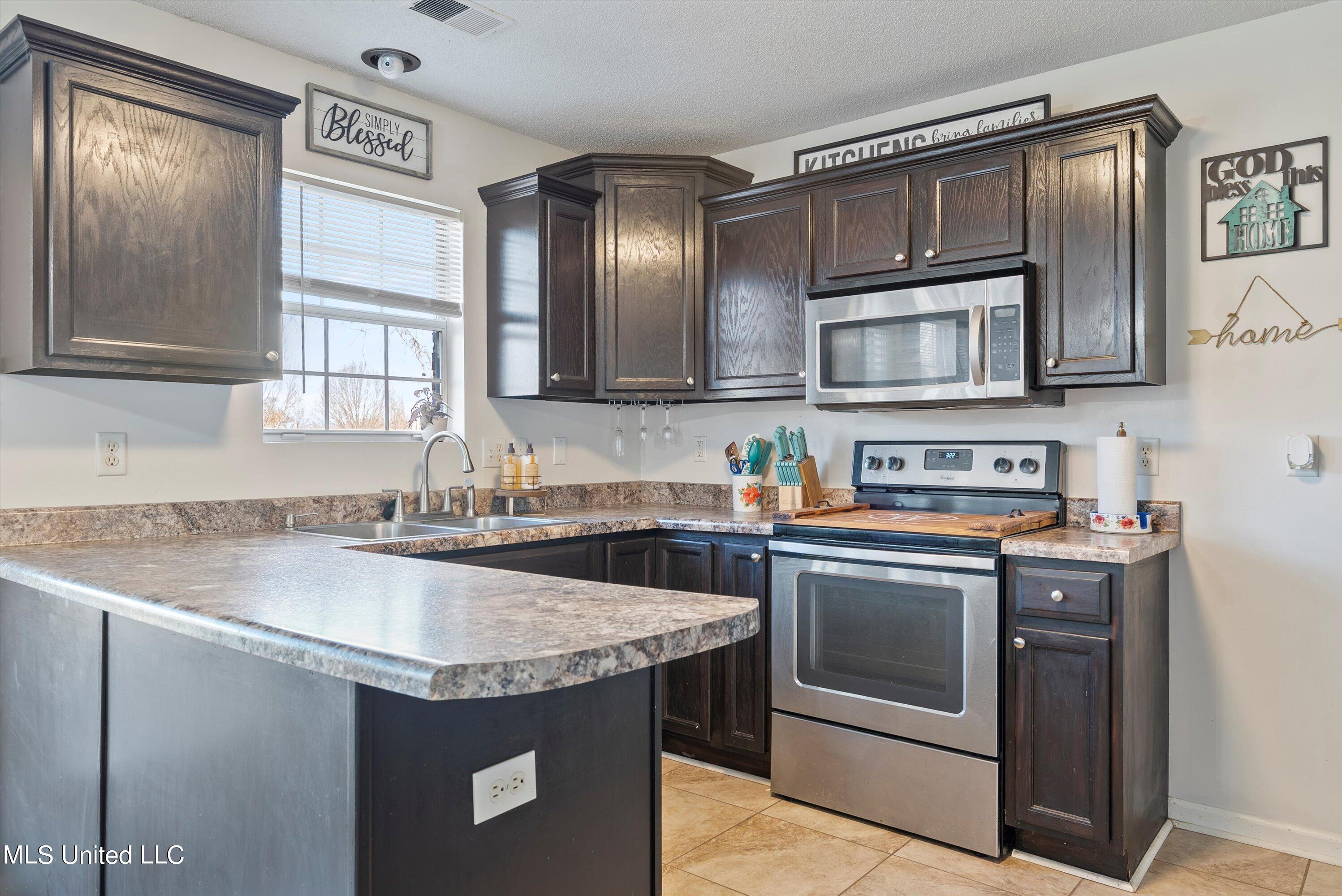 4596 Bolin Road Hernando, MS 38632 - Photo 9 of 25 09-Kitchen