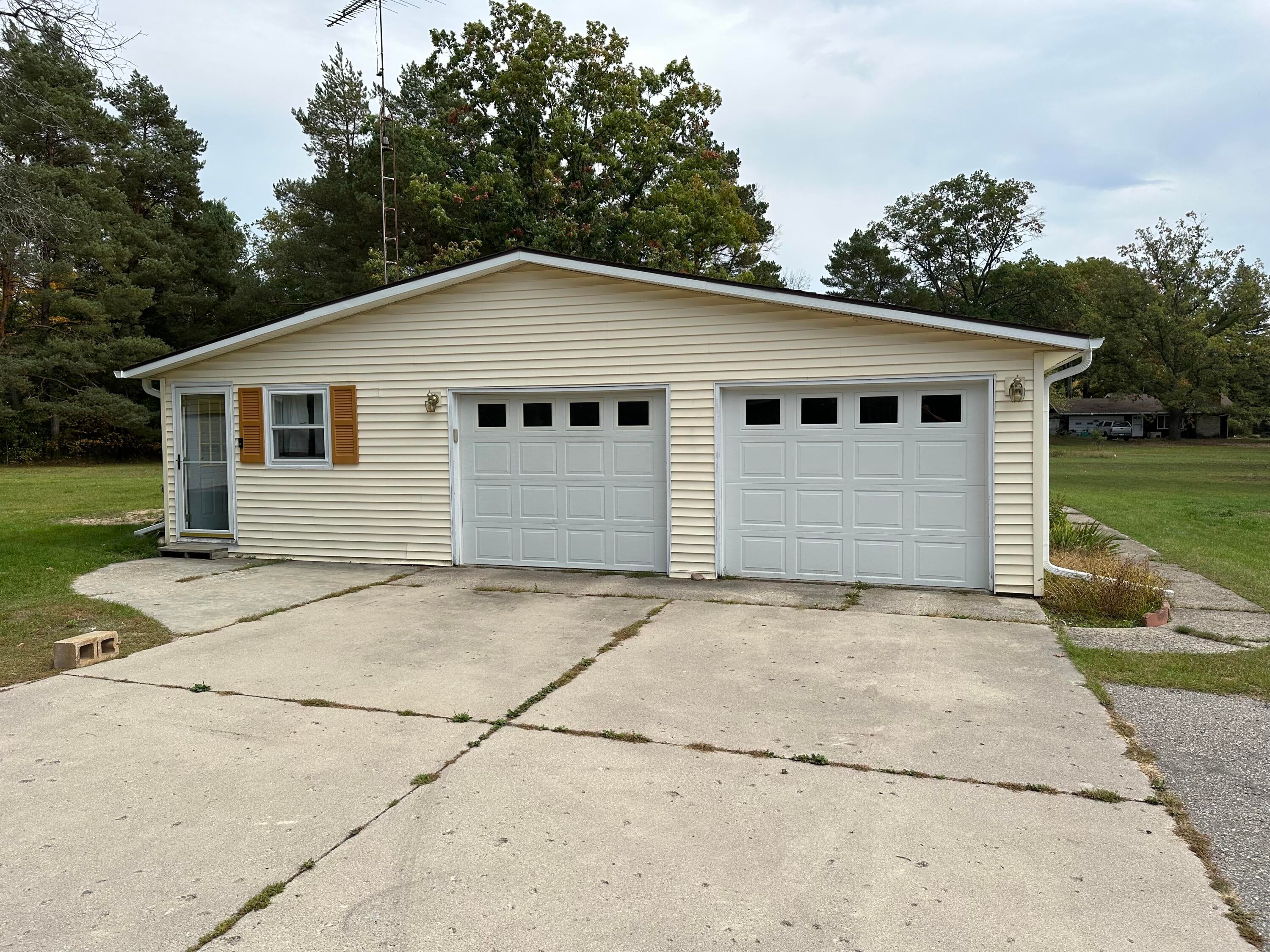3824 Sheridan Road Lewiston, MI 49756 - Photo 4 of 29 Gallery Image 4
