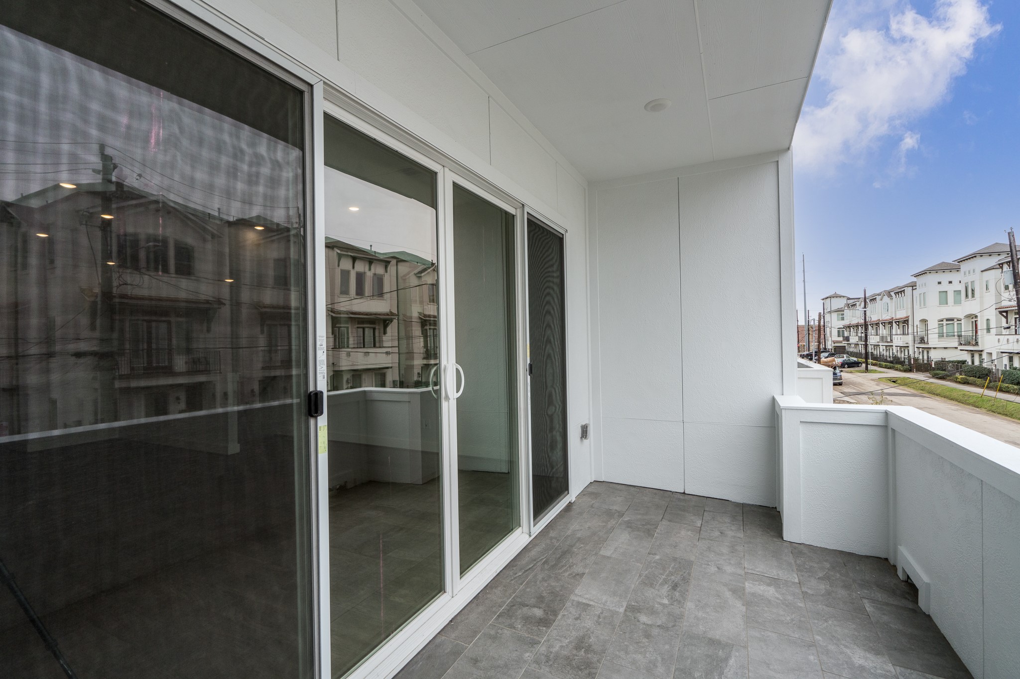 4224 Schuler Street Houston, TX 77007 - Photo 11 of 37 Sliding glass doors to your porch for those barbq days, morning coffee and evening cocktails.
