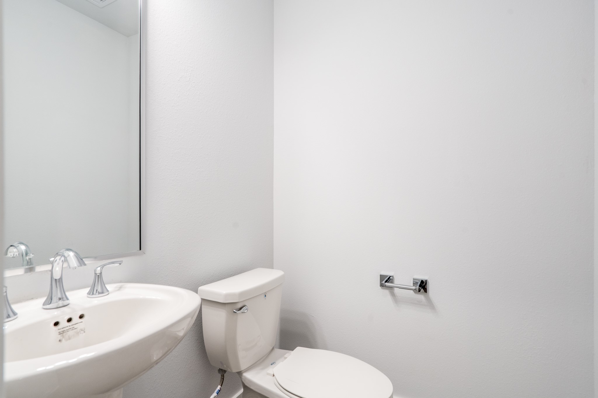 4224 Schuler Street Houston, TX 77007 - Photo 19 of 37 Half bath, 2nd level.