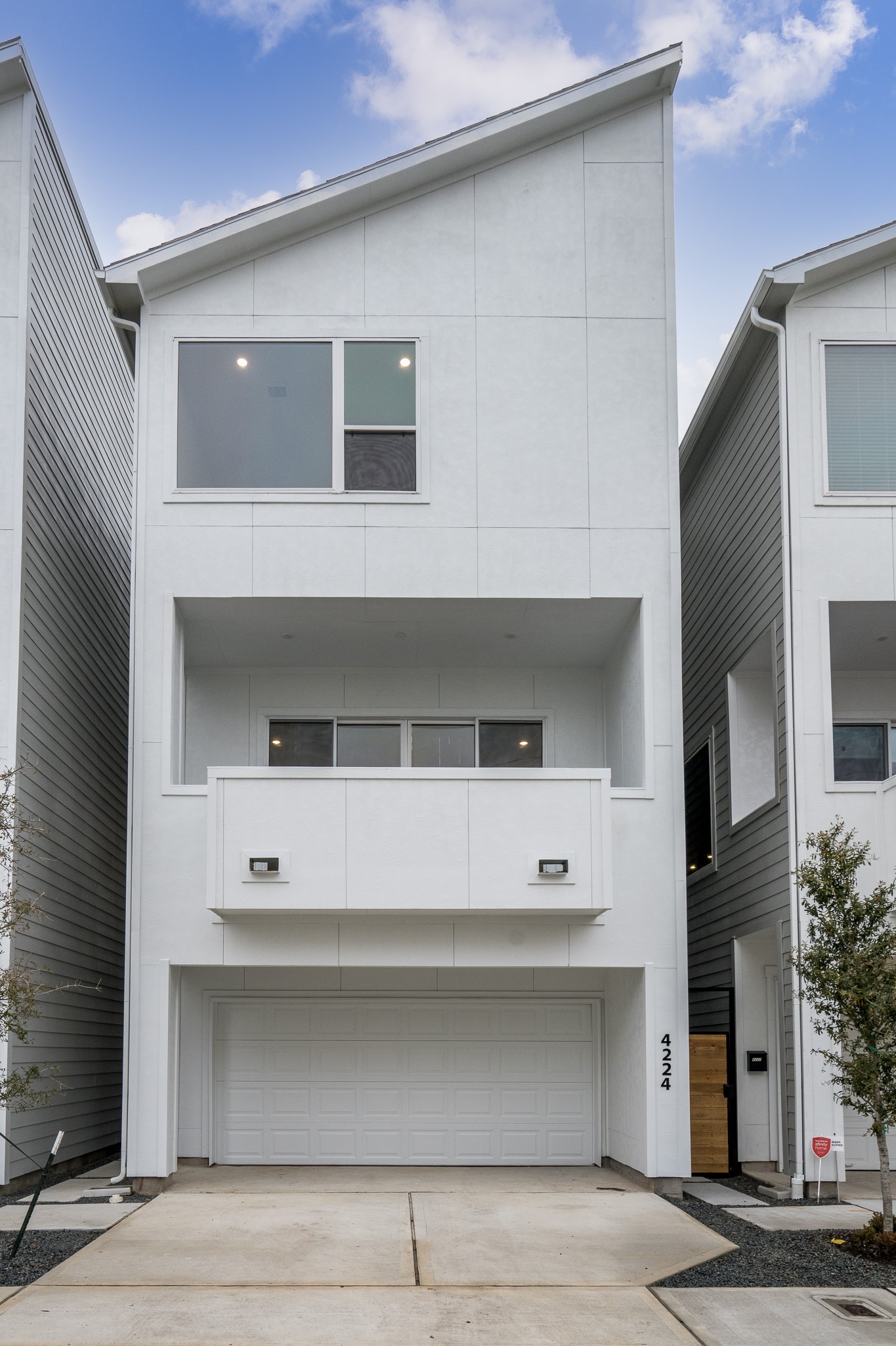 4224 Schuler Street Houston, TX 77007 - Photo 2 of 37 Spacious 2nd floor balcony!
