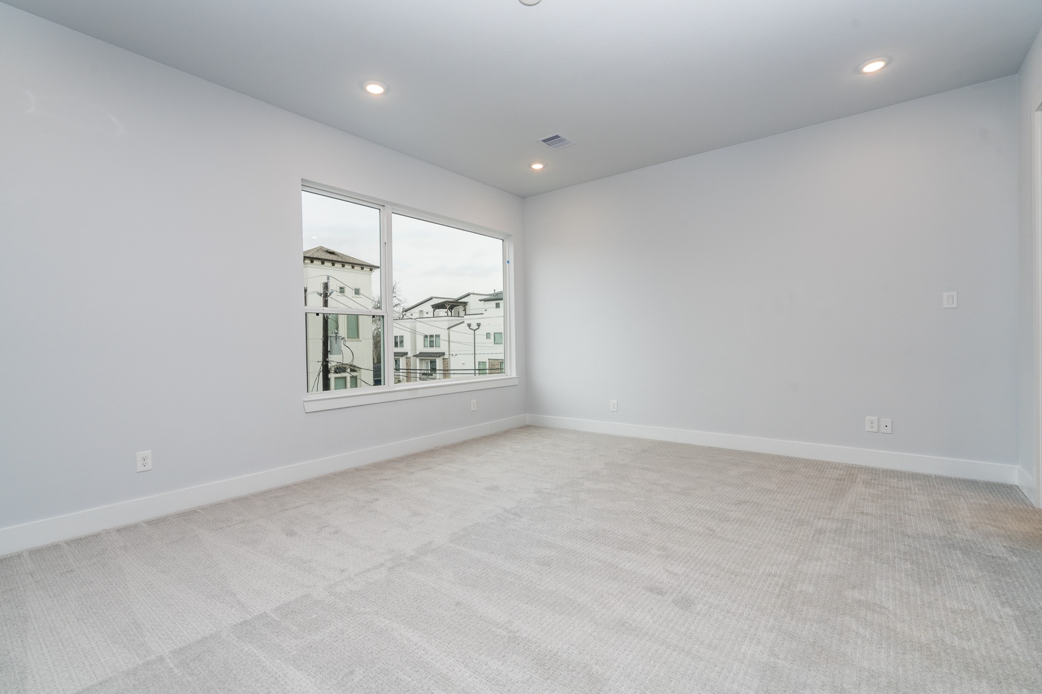 4224 Schuler Street Houston, TX 77007 - Photo 21 of 37 3rd floor primary suite with 2 walk in closets.