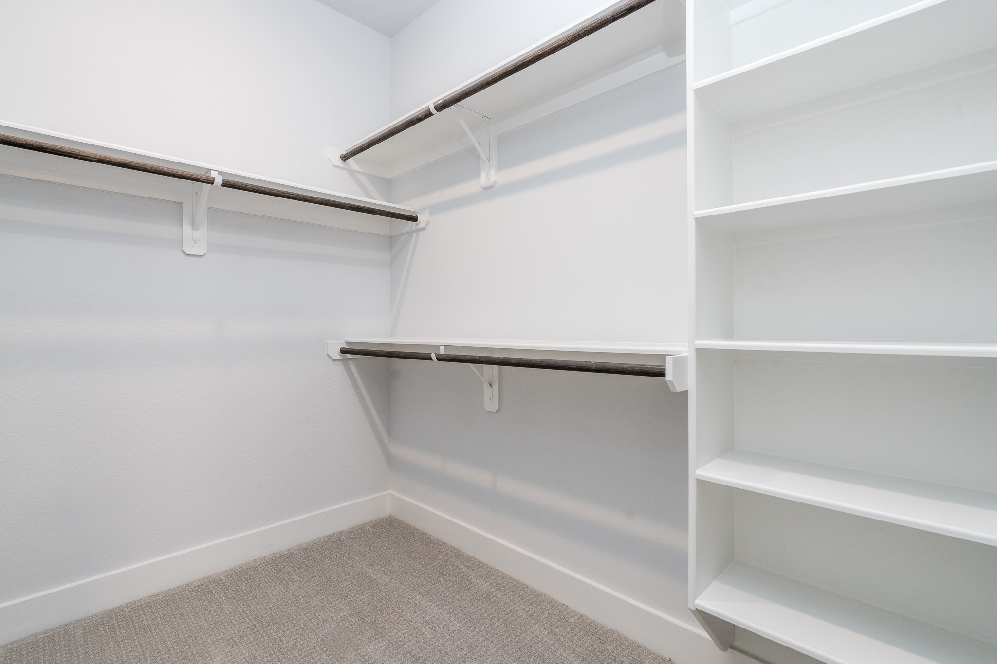 4224 Schuler Street Houston, TX 77007 - Photo 25 of 37 One of two primary closets.