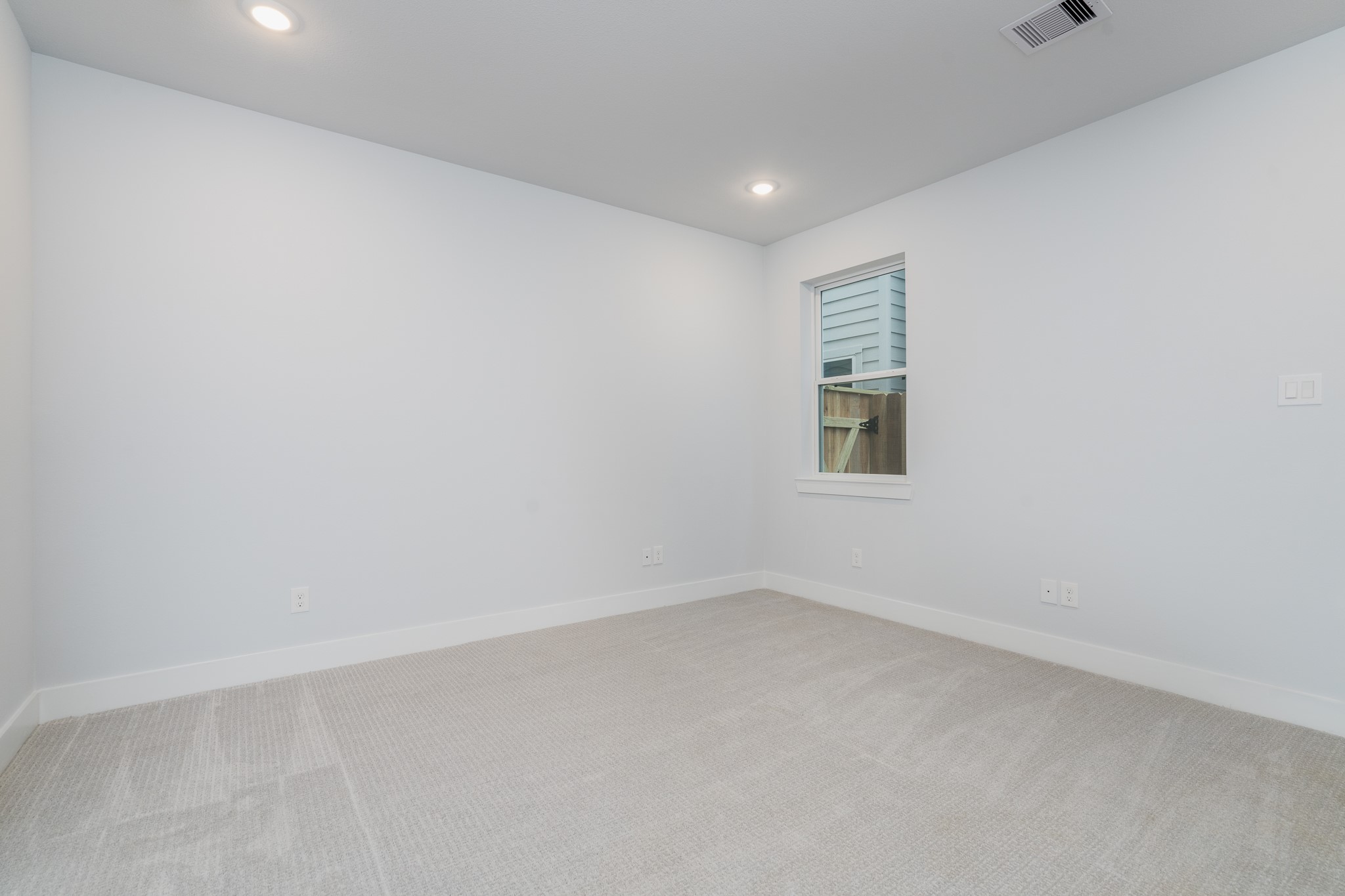 4224 Schuler Street Houston, TX 77007 - Photo 30 of 37 First floor bedroom with full bath.