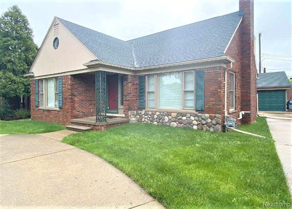 451 Maison Road Grosse Pointe Farms, MI 48236 - Photo 1 of 27