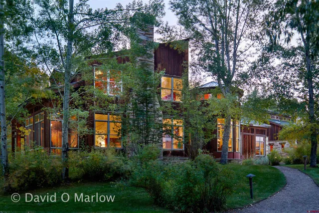 a view of building with yard