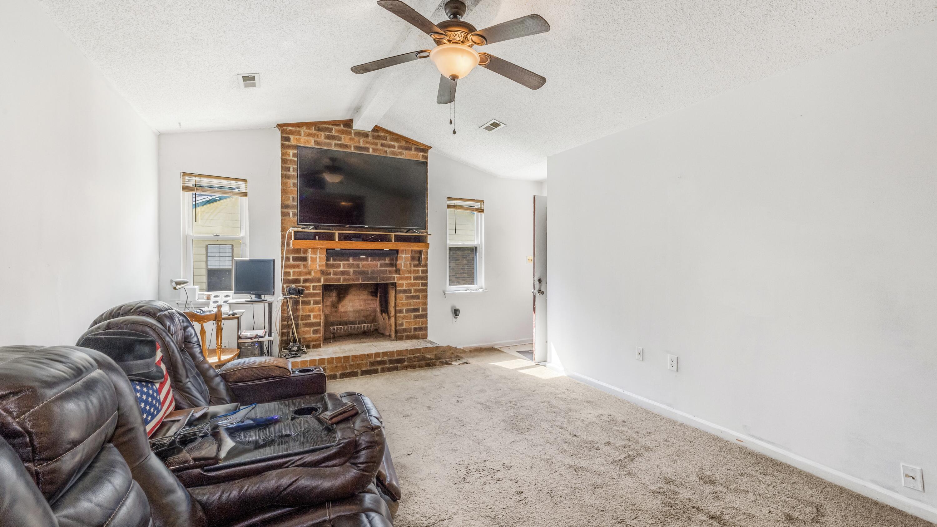 7632 Valleyview Circle North Charleston, SC 29418 - Photo 4 of 13 _SON0298