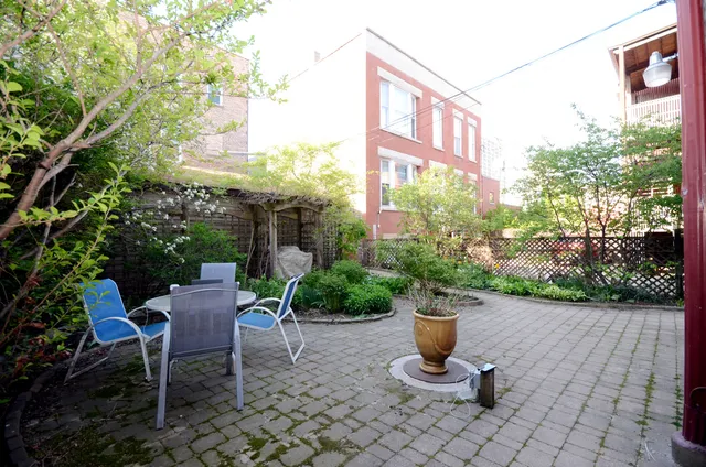 $2,500 | 622 West Briar Place, Unit GS, Chicago, IL 60657