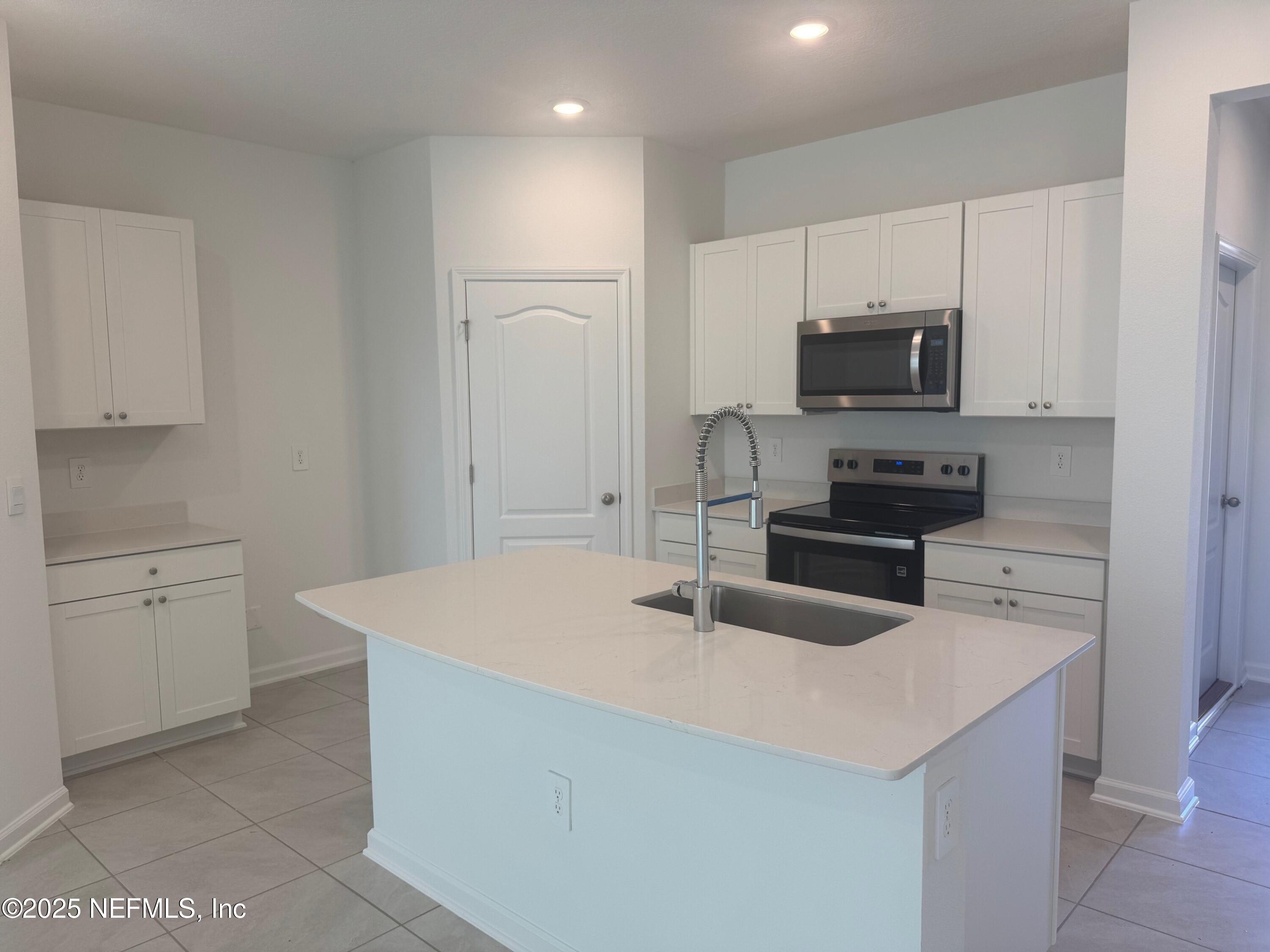 22 Blue Hvn Road St. Augustine, FL 32095 - Photo 6 of 59 a kitchen with appliances a sink and cabinets
