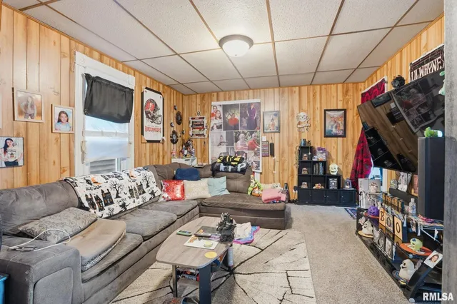 $105,000 | 625 North Division Street, Davenport, IA 52802