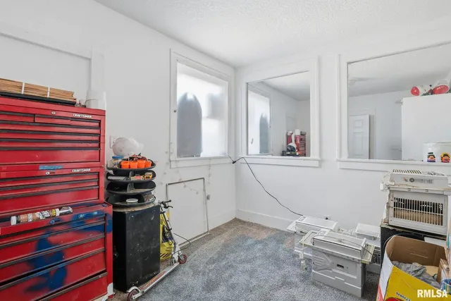 $105,000 | 625 North Division Street, Davenport, IA 52802