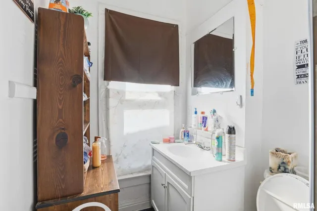 $105,000 | 625 North Division Street, Davenport, IA 52802