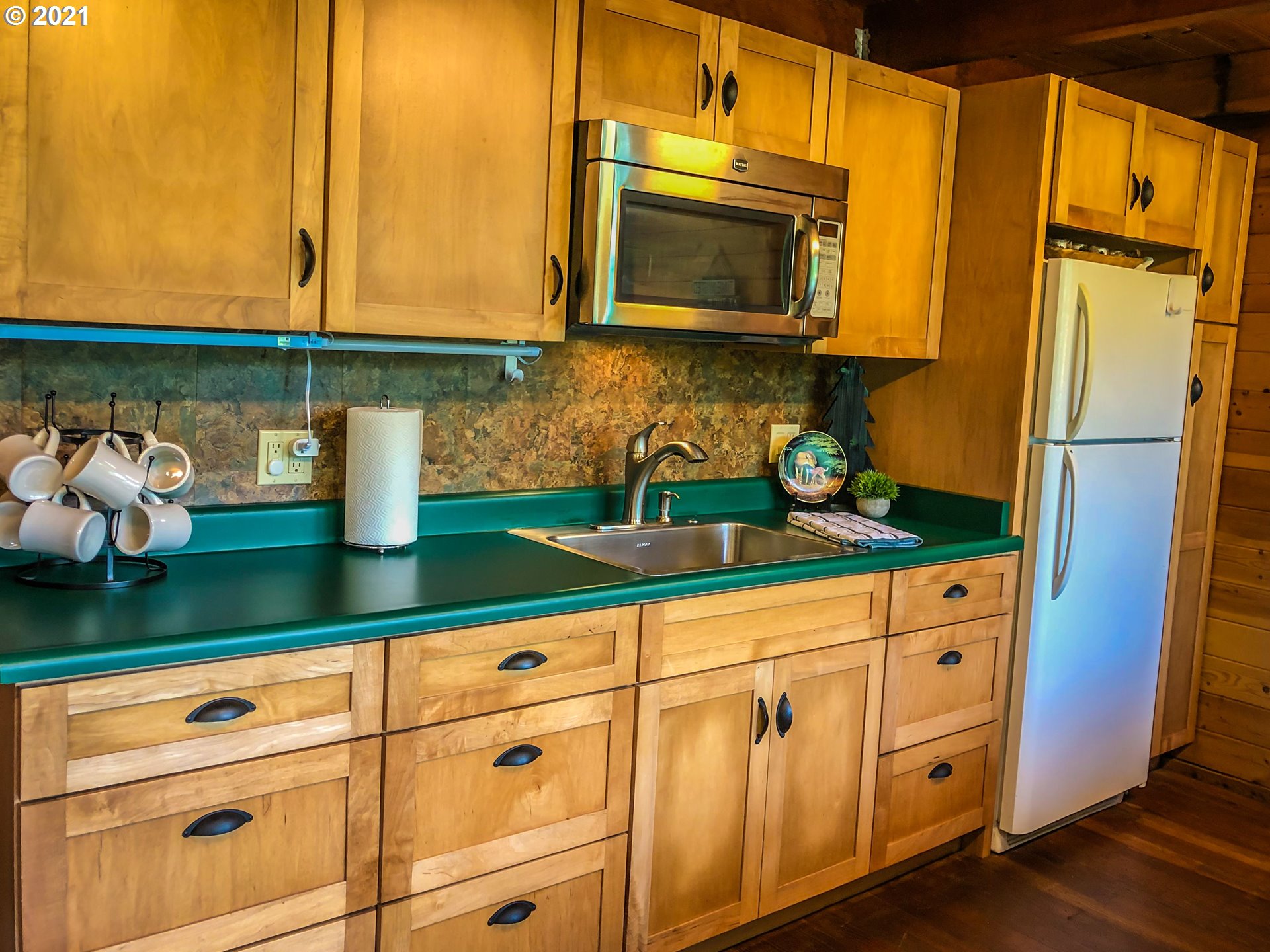 89055 Dahlin Road Florence, OR 97439 - Photo 9 of 32 Gallery Image 9