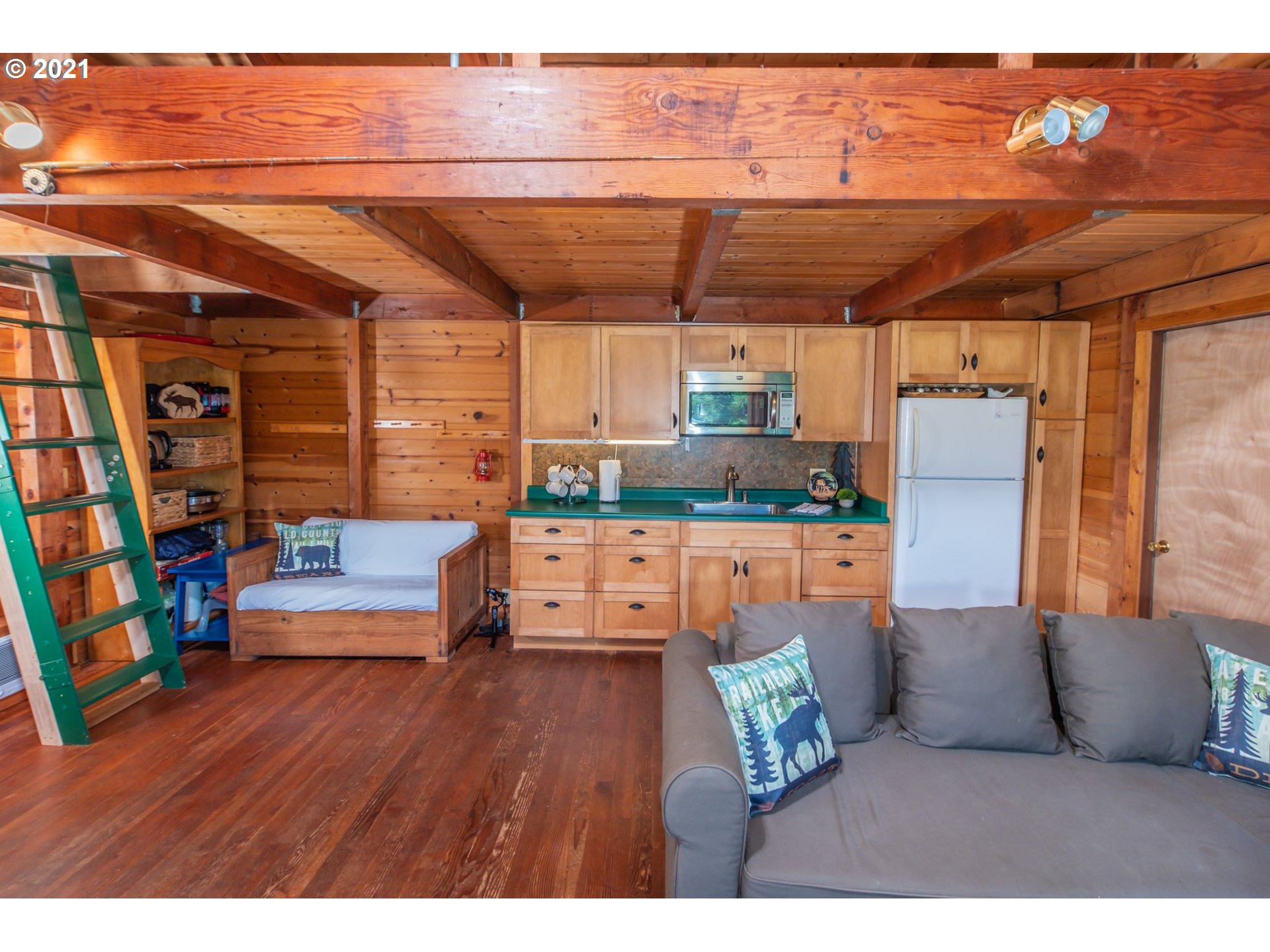 89055 Dahlin Road Florence, OR 97439 - Photo 10 of 32 Gallery Image 10