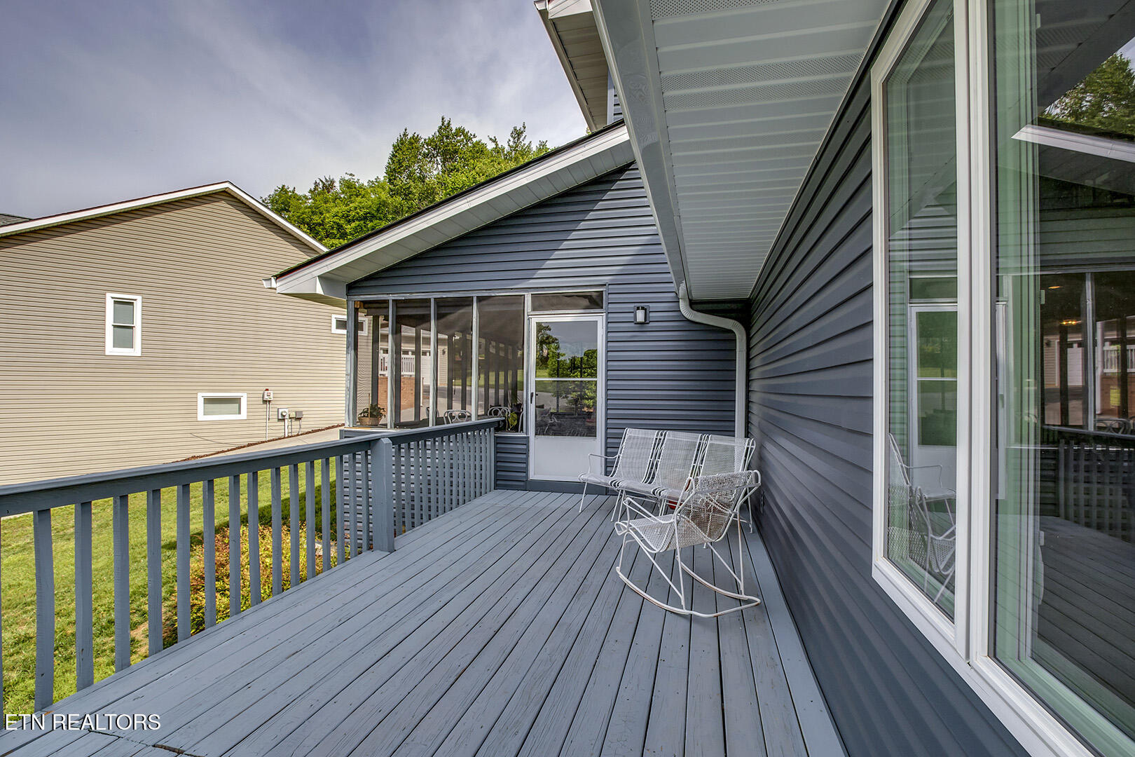 242 Chatuga Way Loudon, TN 37774 - Photo 21 of 60 21_242 Chatuga Way_LeftSideDeck02