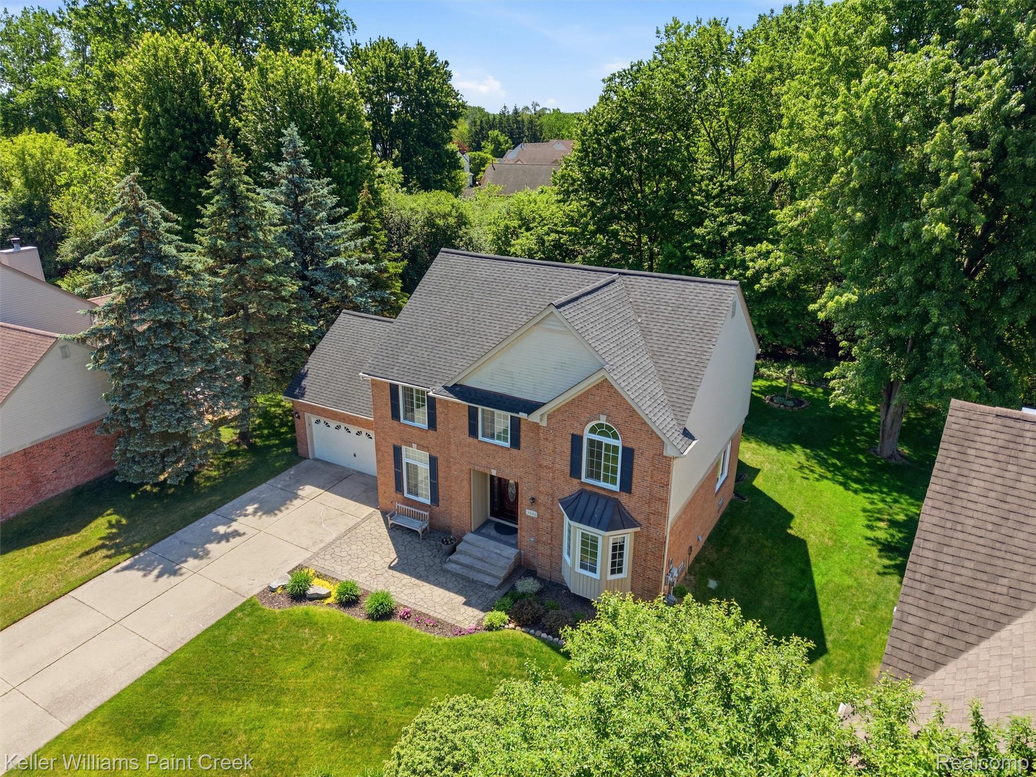 2842 Manorwood Road Troy, MI 48085 - Photo 13 of 72 13-DJI_20260529114027_0690_D.jpg