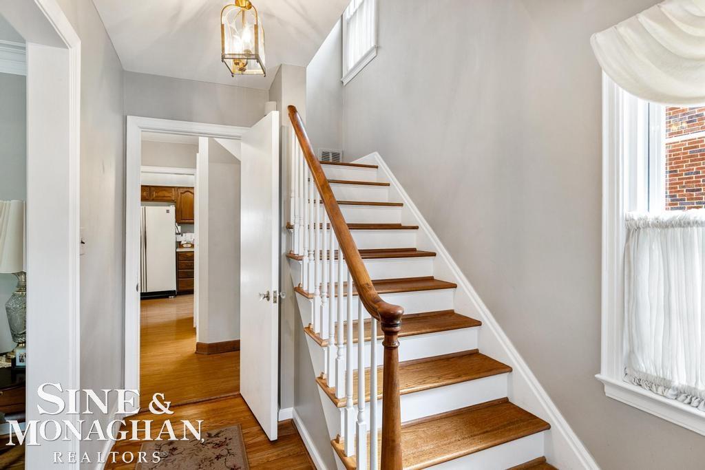 1694 Newcastle Road Grosse Pointe Woods, MI 48236 - Photo 3 of 41