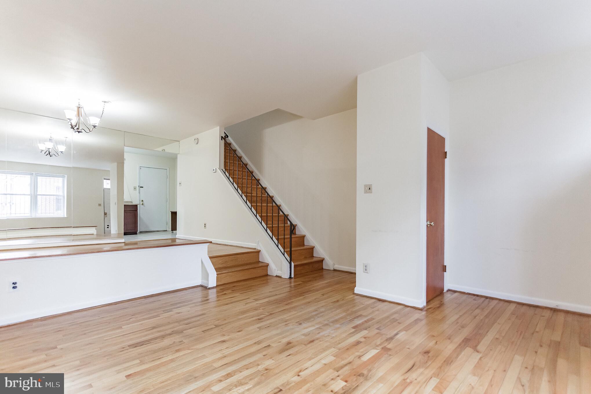 1111 Bainbridge Street Philadelphia, PA 19147 - Photo 6 of 22 Living Room