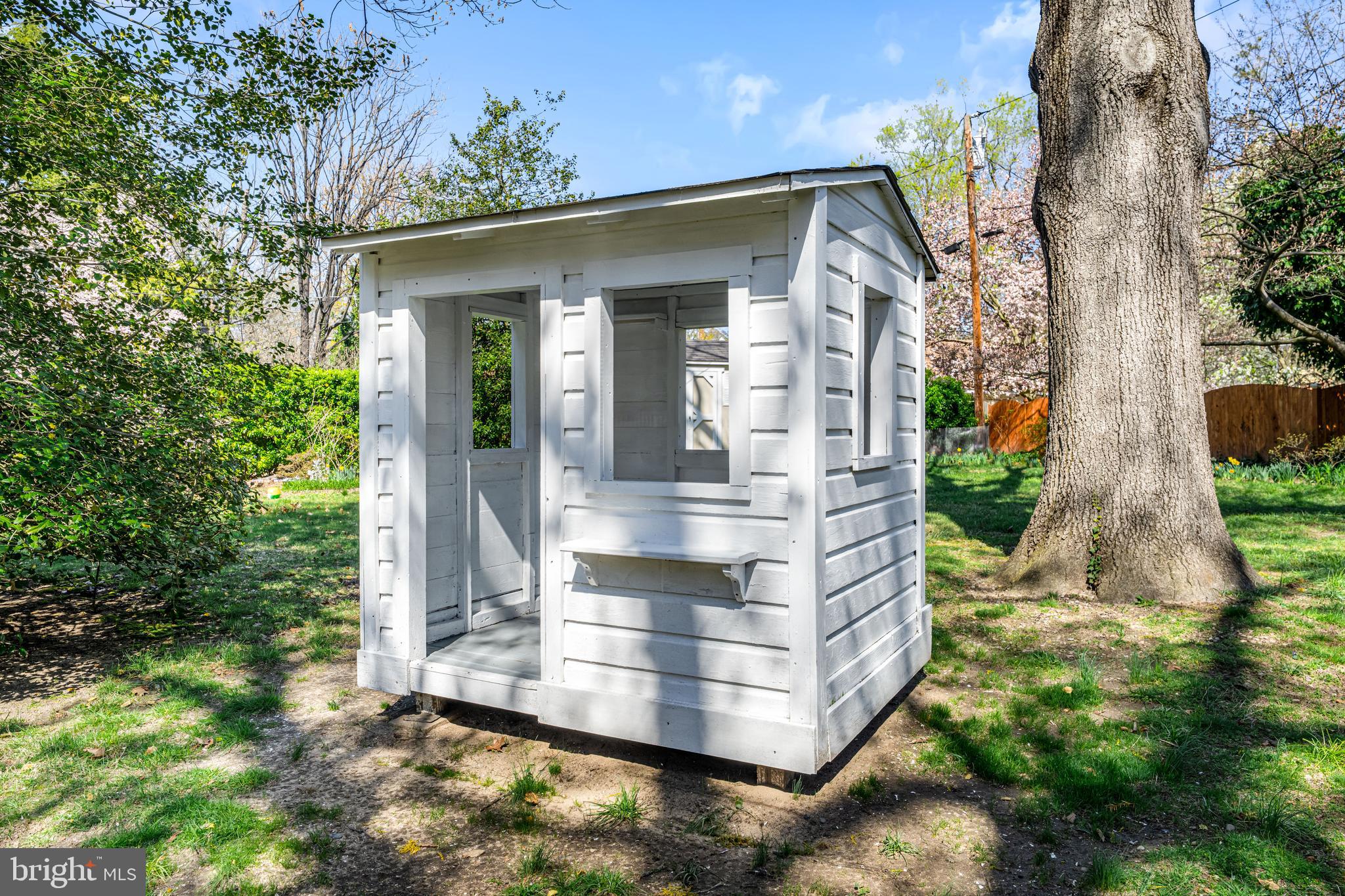 403 Midway Riverton, NJ 08077 - Photo 50 of 53 a front view of a house with a yard
