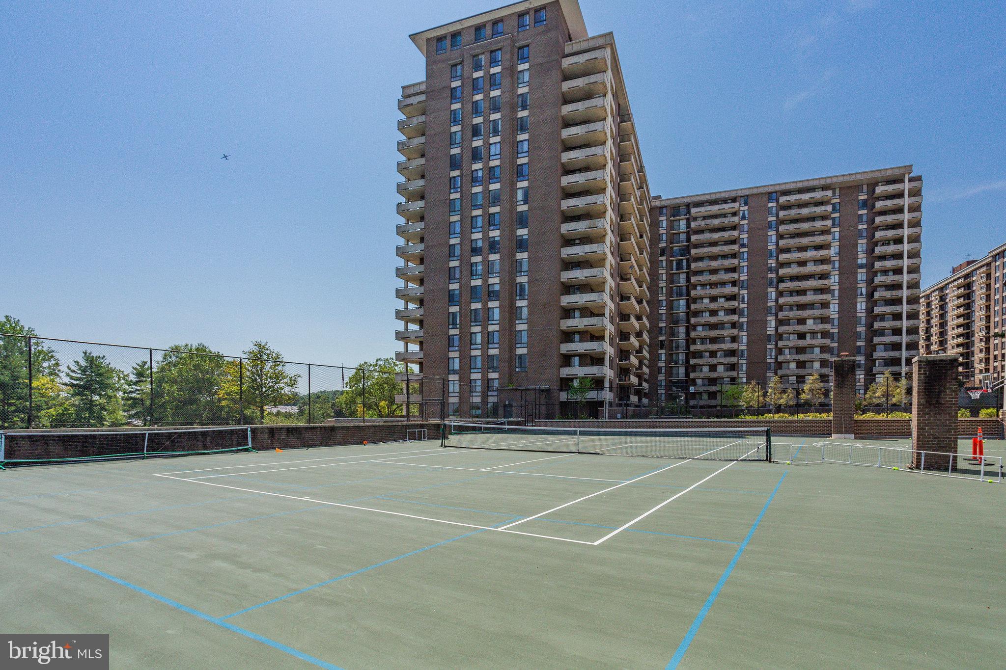 1808 Old Meadow Road, Unit 716 McLean, VA 22102 - Photo 31 of 37 TENNIS COURT