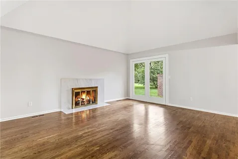 $529,000 | 5204 West 112th Street, Leawood, KS 66211