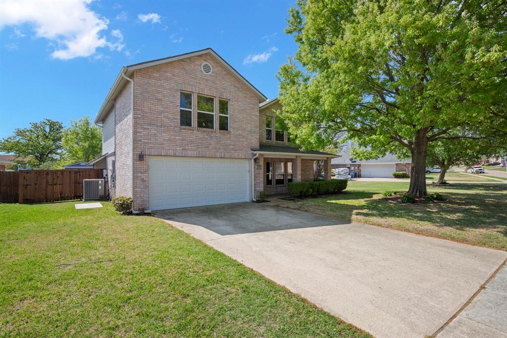 2201 Driskell Lane Corinth, TX 76210 - Photo 3 of 39