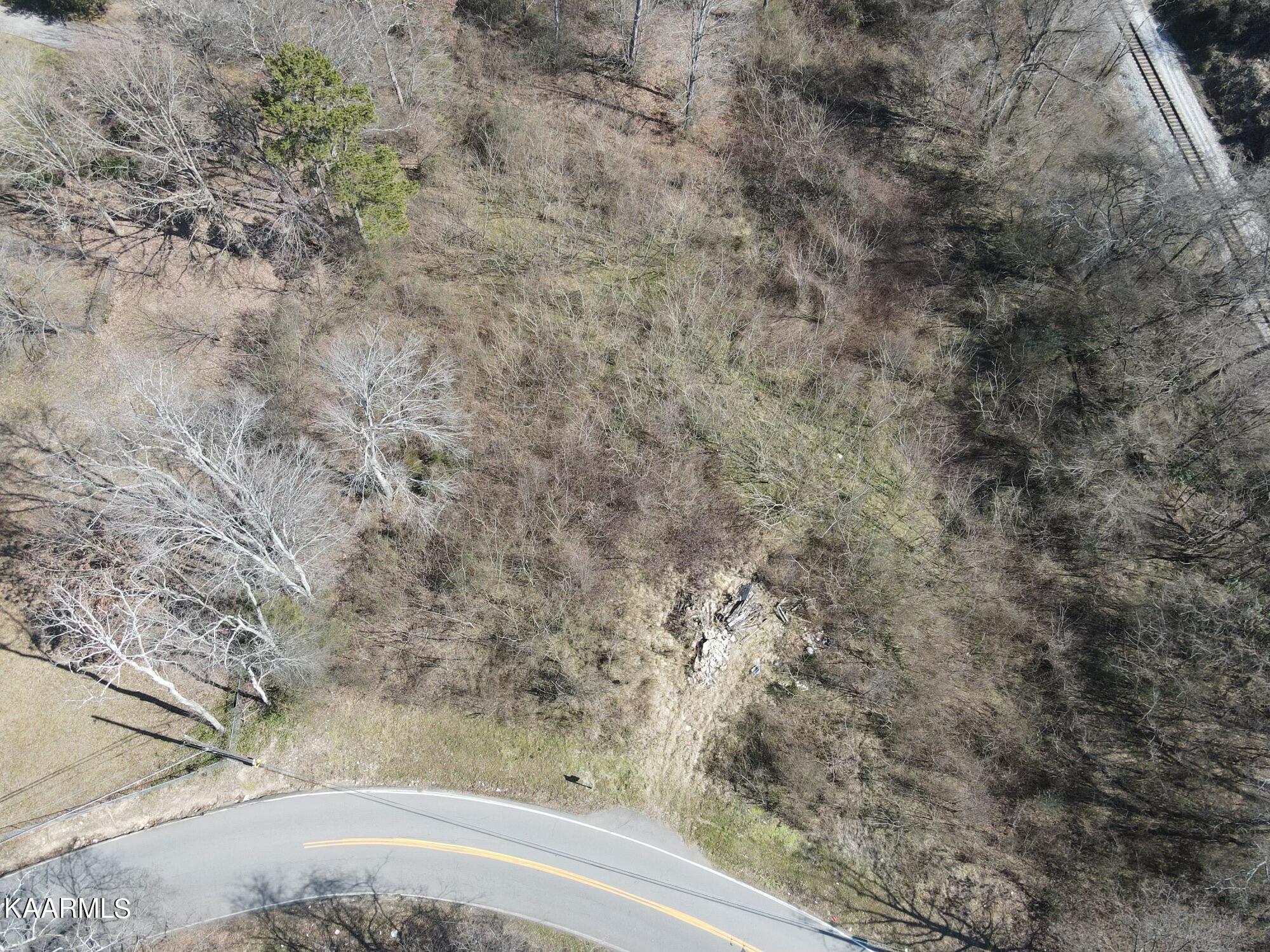 4244 Lee Road Northwest Knoxville, TN 37921 - Photo 6 of 19 840BF5FB-04E1-4848-A83E-14D84D3A3878
