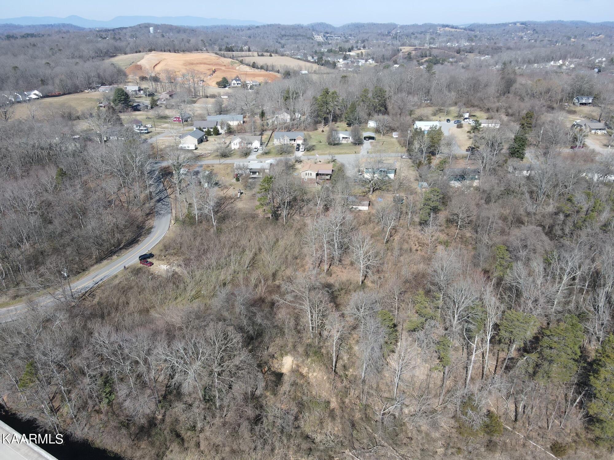 4244 Lee Road Northwest Knoxville, TN 37921 - Photo 10 of 19 FE835832-D676-47B0-AD73-0B22EAC77DE7