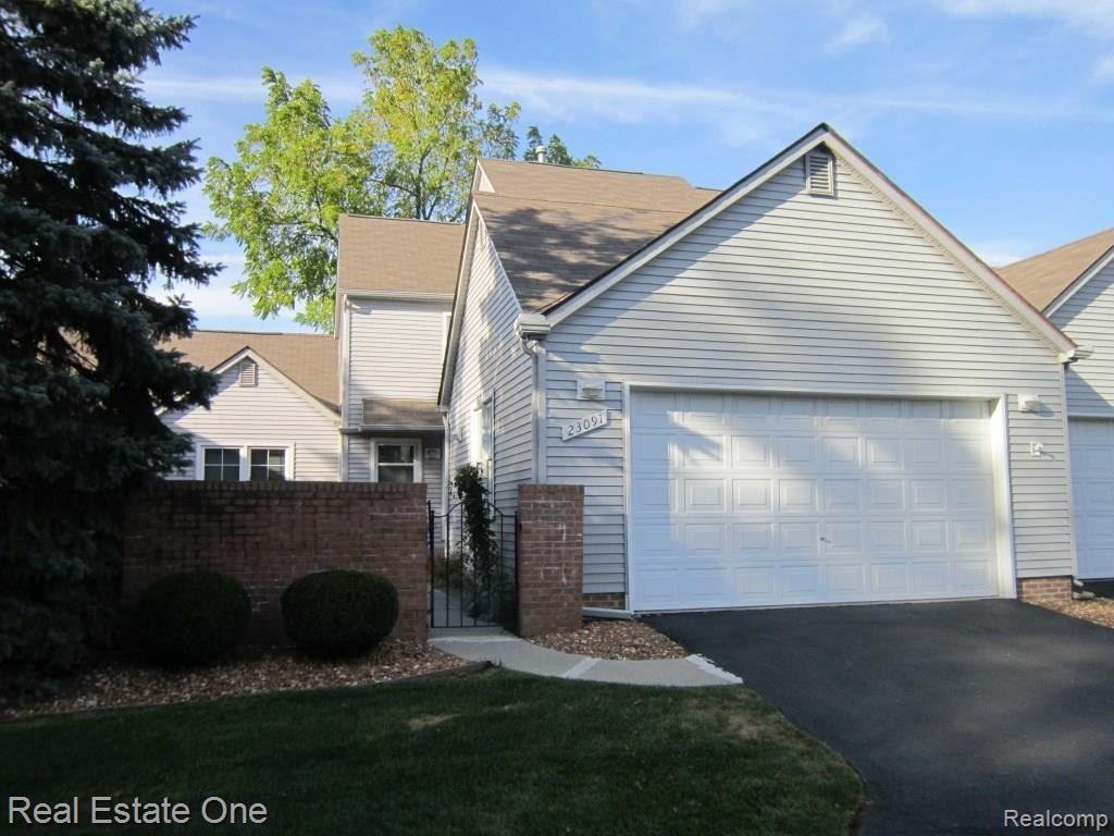 23091 Farmington Road Farmington, MI 48336 - Photo 1 of 36 IMG_1084.JPG