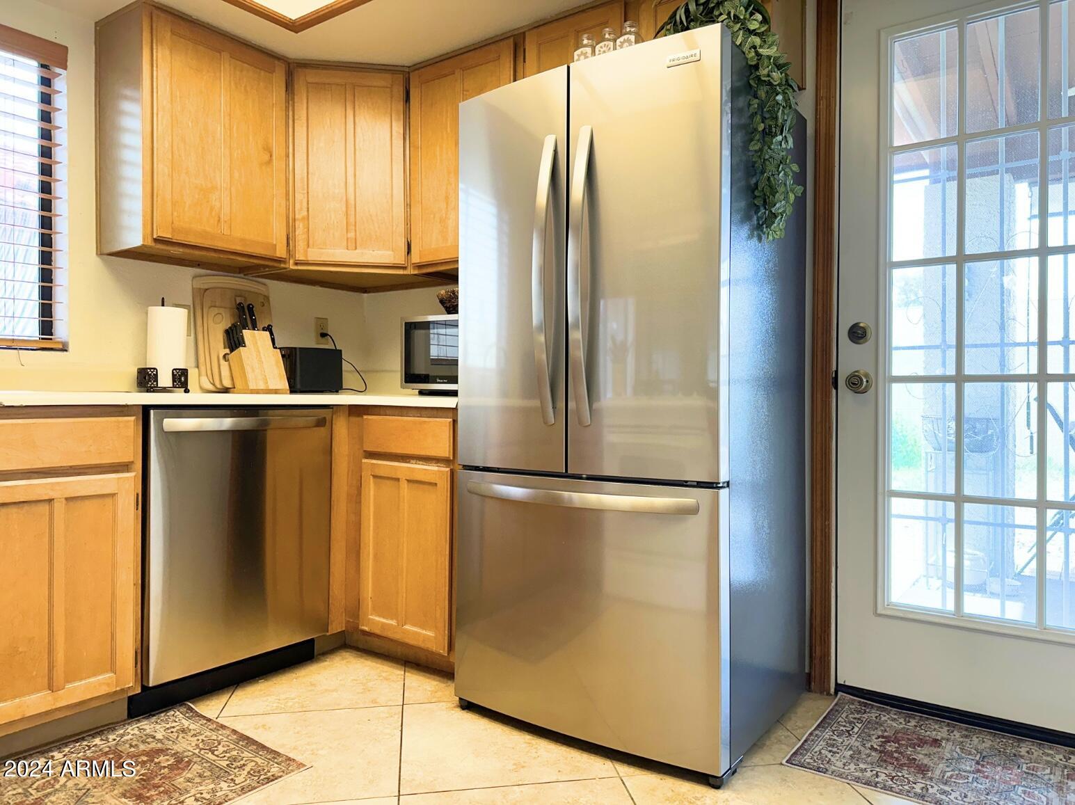 542 South Higley Road, Unit 32 Mesa, AZ 85206 - Photo 8 of 31 542 S Higley New Fridge:Dishwasher