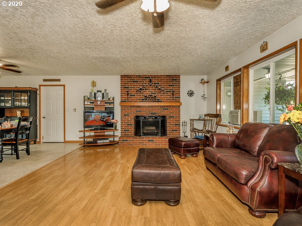25709 Northeast Brunner Road Camas, WA 98607 - Photo 4 of 32